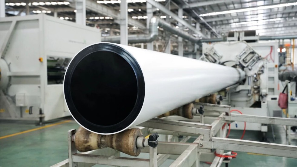 UV-resistant black-and-white PE pipes successfully mass-produced, providing dual protection for open-air projects